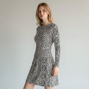H&M White Leopard Long Sleeve A-Line Mini Dress | Pockets